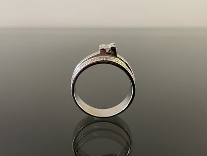 Bague moderne en or gris ligne de diamants...