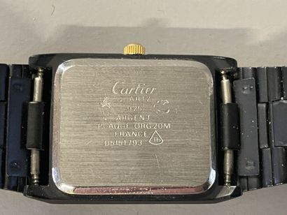 CARTIER. Must
Rare montre à quartz en argent,...