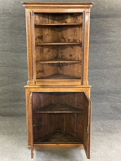 Sideboard two bodies in molded oak.
19th...