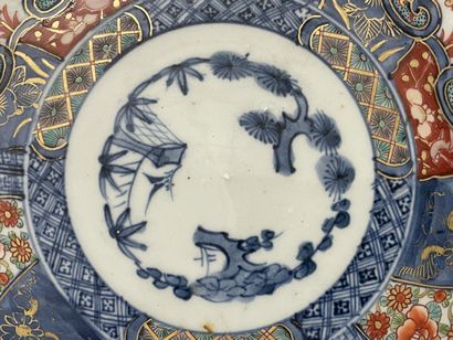 Coupe en porcelaine japonaise, décor Imari,...