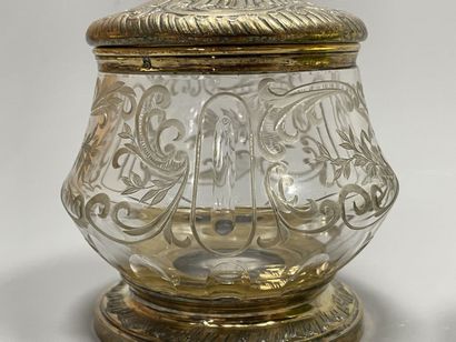 ODIOT Orfèvre.
Deux pots de toilette en cristal...