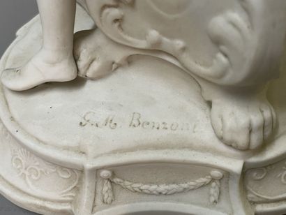 Paire de bougeoirs en biscuit de porcelaine...