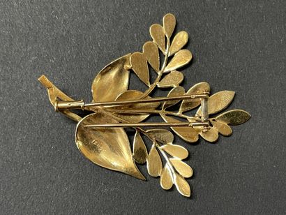 HERMES Broche feuillage en or brillant et...