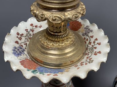 Paire de lampes à pétrôle en porcelaine du...