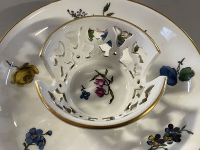 MEISSEN 18TH CENTURY
Porcelain cup with its...