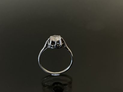 Solitaire en platine, serti d'un diamant...