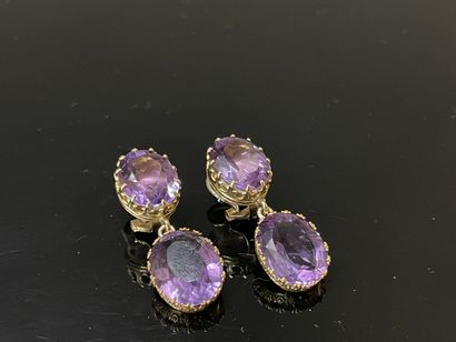 Paire de clips d'oreilles en or , serties...