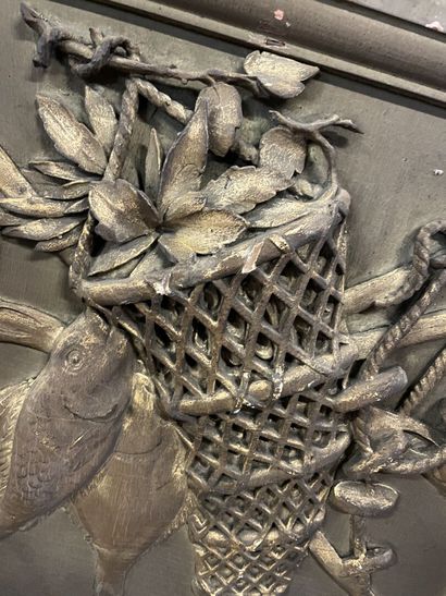 Element of wood carved, relief of fishing...
