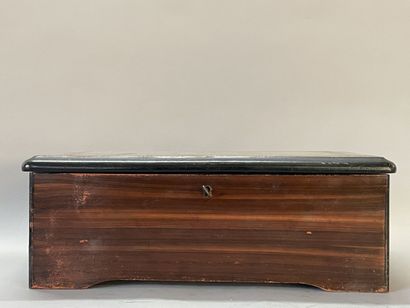 Music box with six tunes, patinated wood...