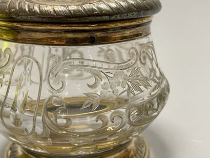 ODIOT Orfèvre.
Deux pots de toilette en cristal...