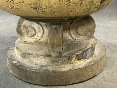 Paire de jardinières monumentales en terre...
