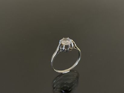Solitaire en platine, serti d'un diamant...