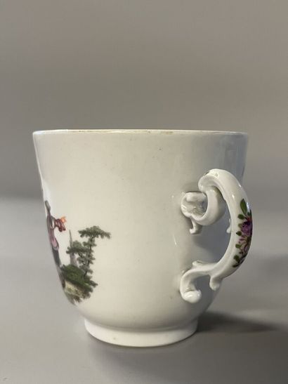 MEISSEN 18TH CENTURY
Porcelain cup with its...