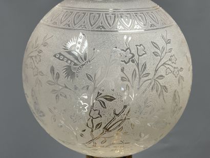Paire de lampes à pétrôle en porcelaine du...
