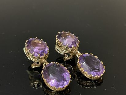 Paire de clips d'oreilles en or , serties...
