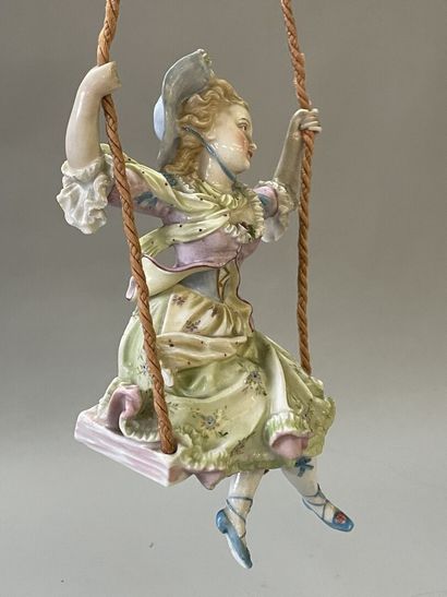 Jeune fille sur une balançoire
Statuette...