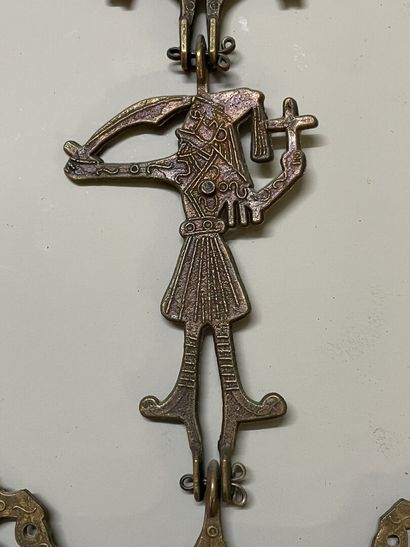 Croix orthodoxe en métal patiné. 
Grèce début...