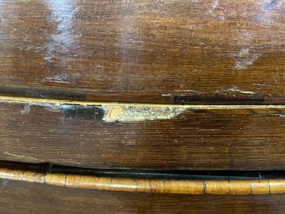 Chest of drawers in satinwood and amaranth,...
