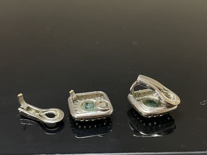 Paire de clips d'oreille en or gris, sertis...