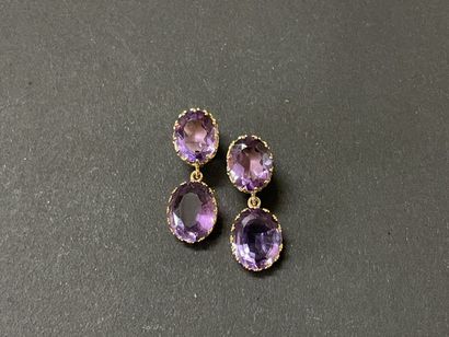 Paire de clips d'oreilles en or , serties...