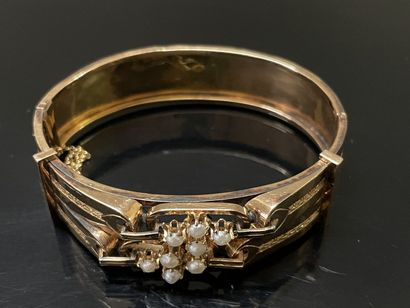 Bracelet rigide en or agrementés de deux...
