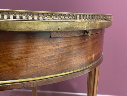 Hot water bottle table Louis XVI period
H....