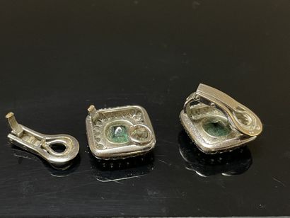 Paire de clips d'oreille en or gris, sertis...
