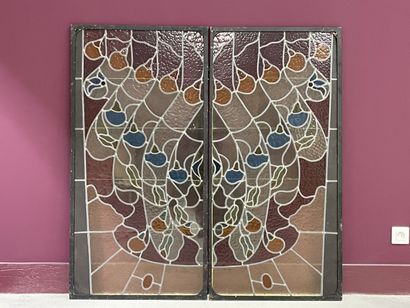 Deux vitraux.
130 x 65 cm