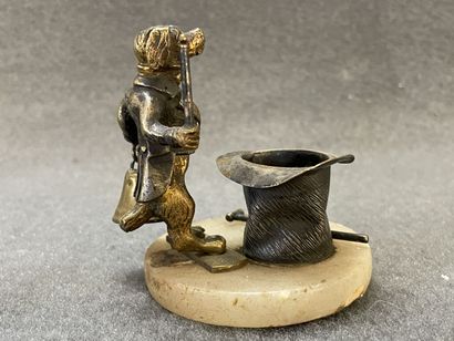 VIENNE Deux statuettes en bronze figurant...