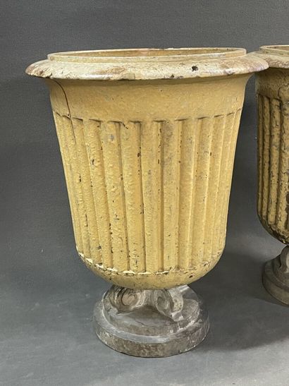 Paire de jardinières monumentales en terre...