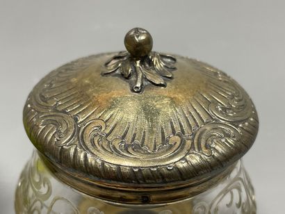 ODIOT Orfèvre.
Deux pots de toilette en cristal...