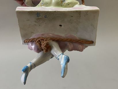Jeune fille sur une balançoire
Statuette...