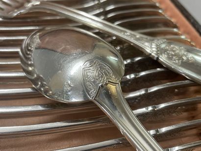 Suite de douze couverts à entremets en argent,...