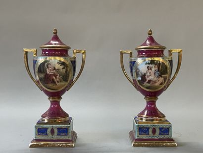 VIENNA early XXth century
Pair of porcelain...