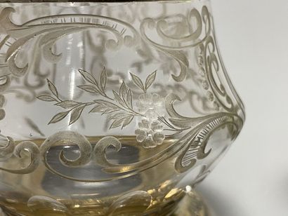 ODIOT Orfèvre.
Deux pots de toilette en cristal...