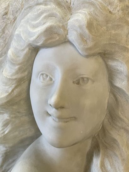 Ecole française vers 1900.
Buste de femme...