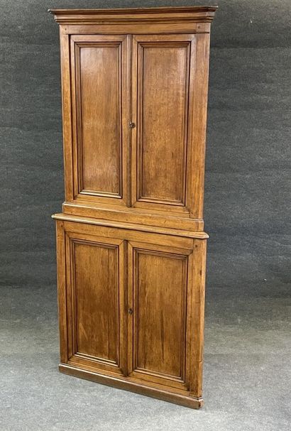Sideboard two bodies in molded oak.
19th...