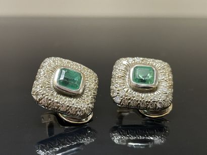 Paire de clips d'oreille en or gris, sertis...