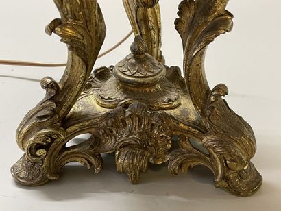 Lampe marbre ovoide, et monture bronze doré...
