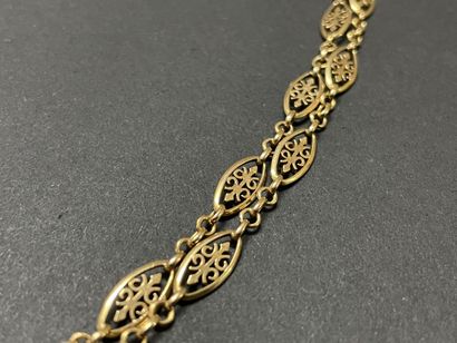 Sautoir en or, maille draperie.
L: 112 cm.
Poids:...