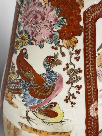 Paire de lampes à pétrôle en porcelaine du...