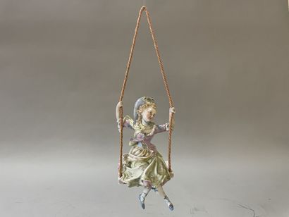 Jeune fille sur une balançoire
Statuette...