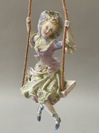 Jeune fille sur une balançoire
Statuette...
