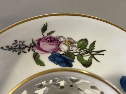 MEISSEN 18TH CENTURY
Porcelain cup with its...
