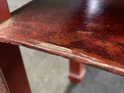 Paire de bouts de canapés en bois laqué à...