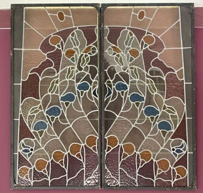 Deux vitraux.
130 x 65 cm
