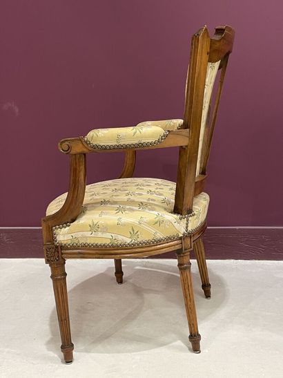 Pair of armchairs LXVI
88 x 59 x 52 cm. 