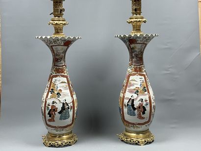 Paire de lampes à pétrôle en porcelaine du...