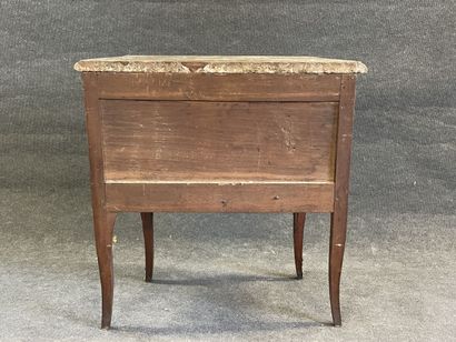 Chest of drawers in satinwood and amaranth,...