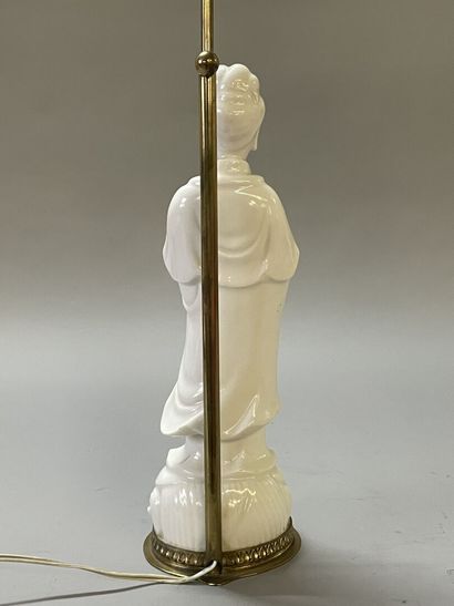 Statuette en porcelaine blanche de Chine...